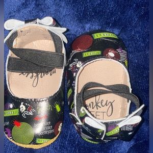 Zero to 3 months RARE bettlejuice Monkey Feet shoes. No bag for photos